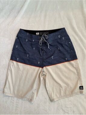 Reef Men’s Two-Tone Navy and Cream Boardshorts- size 30